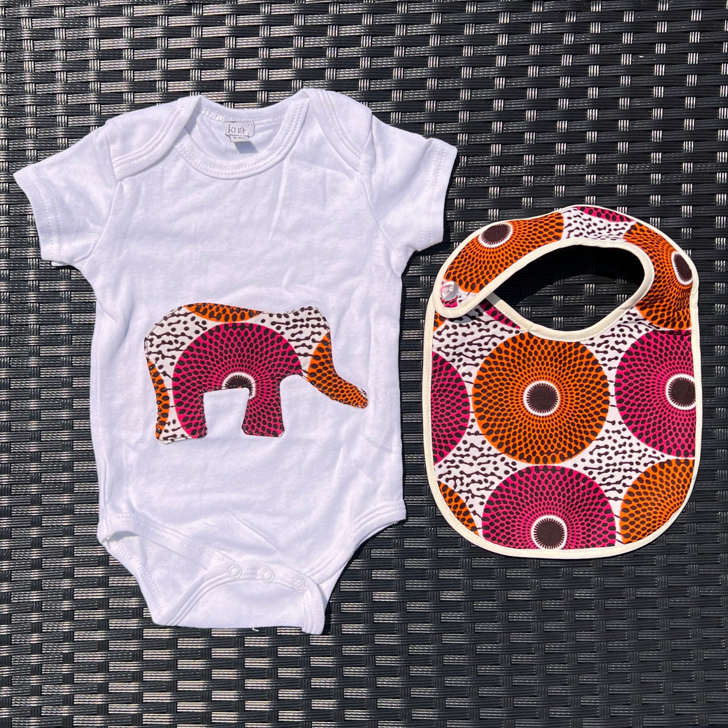 Lami Akos Onsie Bib Set